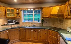 Spacious Countryside 5Bd House!